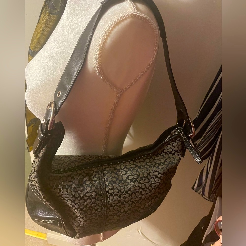 Vintage COACH bag - black leather - perfect size